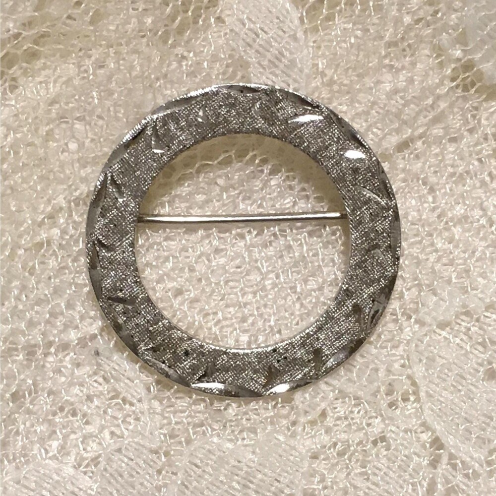 Vintage Sterling Silver Etched Wreath Circle Brooch, Art Deco Jewelry